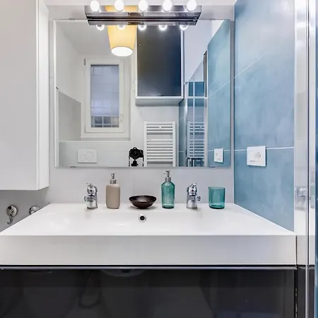 Luxurysistershouse 2 Min Colosseum Apartment Rome